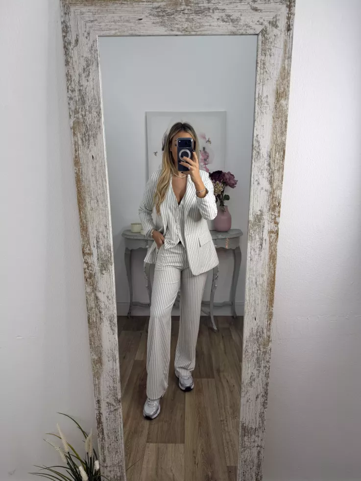 Pantalón blanco con raya diplomática