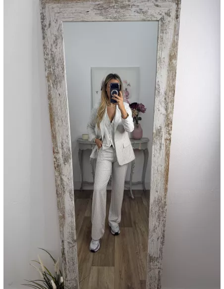 Pantalón blanco con raya diplomática