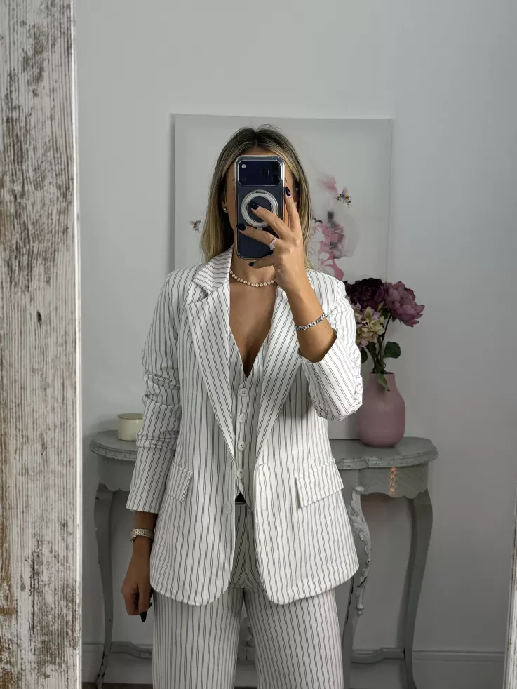 Chaqueta blanca con raya diplomática