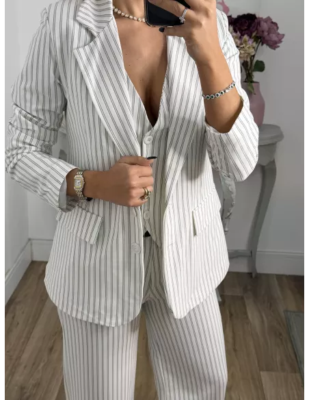 Chaqueta blanca con raya diplomática