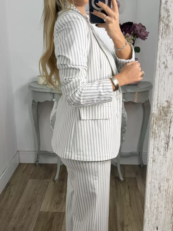 Chaqueta blanca con raya diplomática