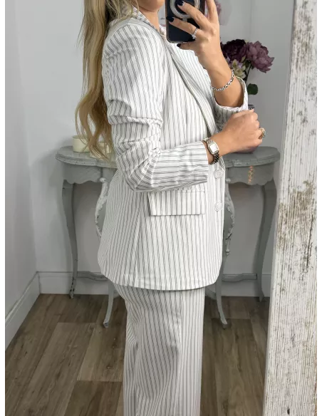 Chaqueta blanca con raya diplomática