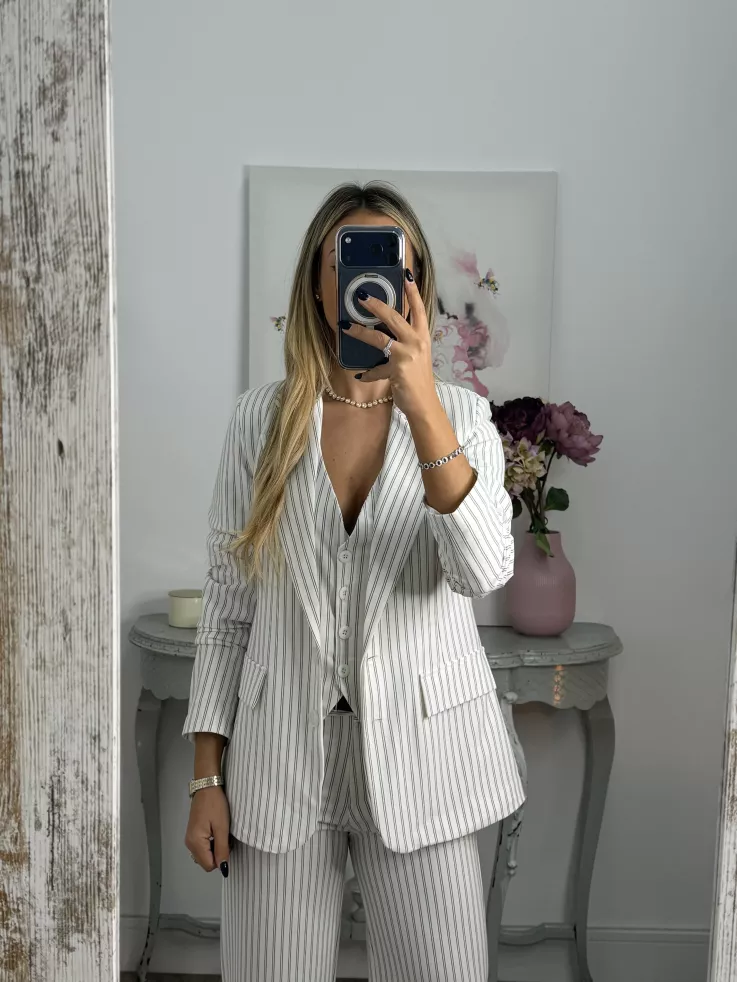 Chaqueta blanca con raya diplomática