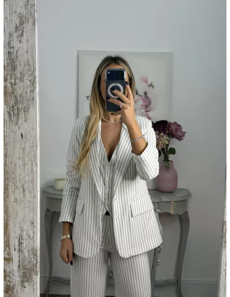 Chaqueta blanca con raya diplomática