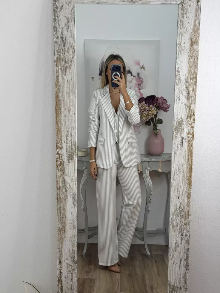 Chaqueta blanca con raya diplomática