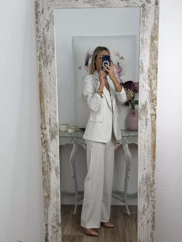 Chaqueta blanca con raya diplomática