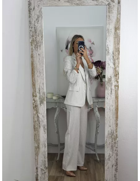 Chaqueta blanca con raya diplomática