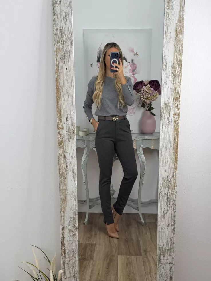 Pantalón gris cinturón taupe