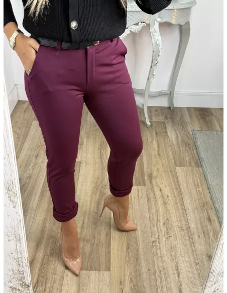 Pantalón burdeos cinturones negro