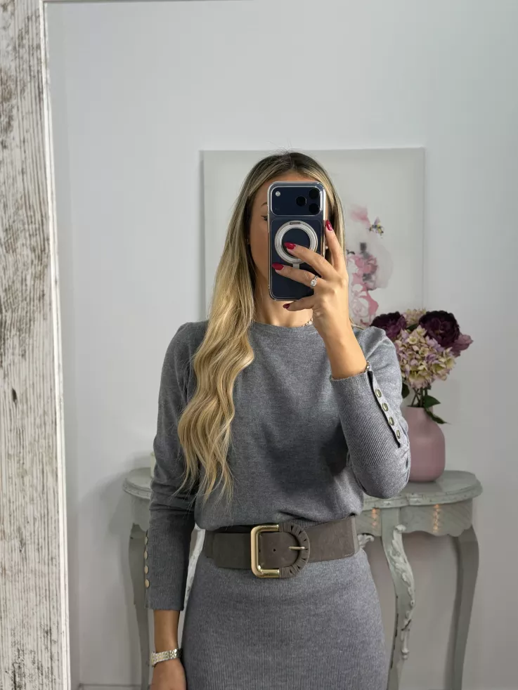 Jersey gris basic con botones en el puño