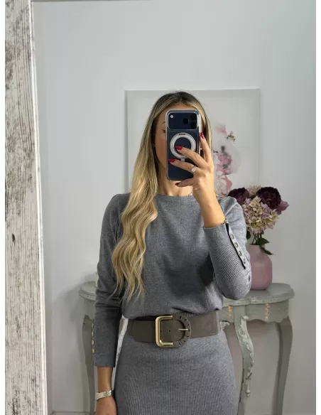 Jersey gris basic con botones en el puño