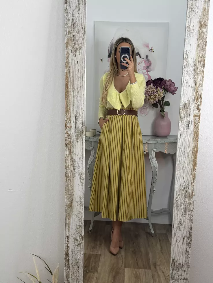 Rebeca Baly amarillo