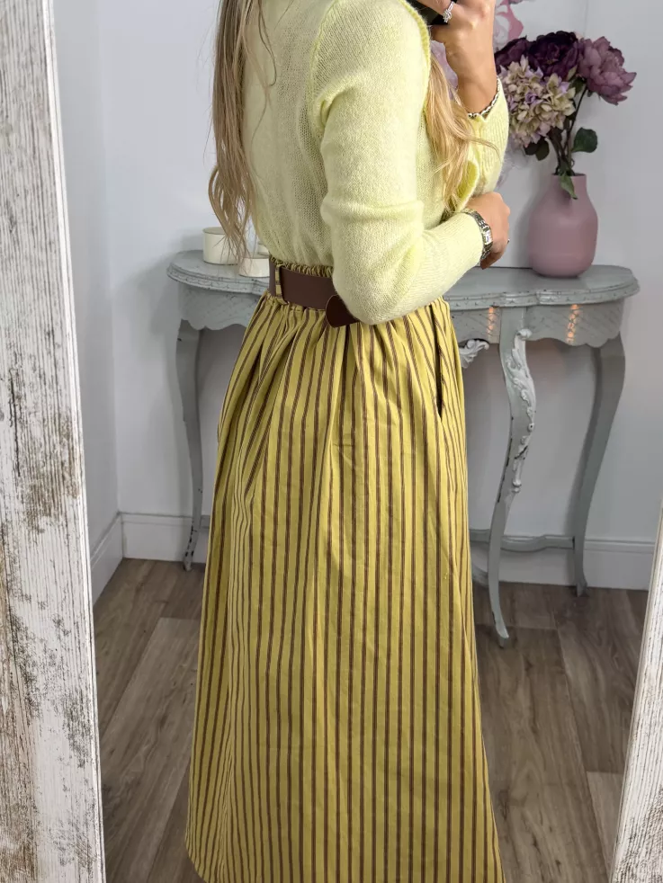 Rebeca Baly amarillo