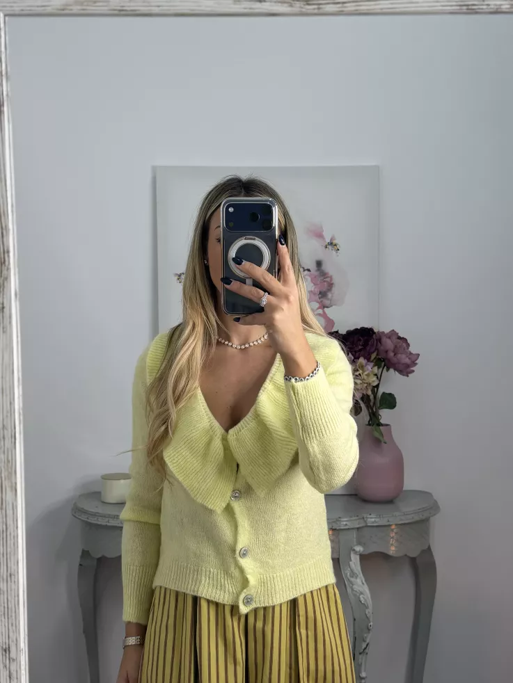 Rebeca Baly amarillo