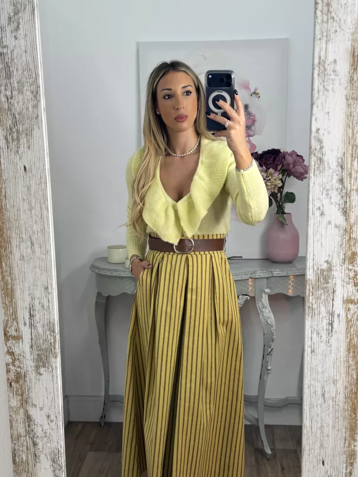 Rebeca Baly amarillo