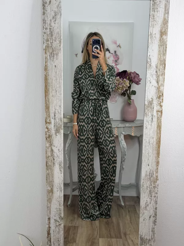 Conjunto brillo estampado verde y arena