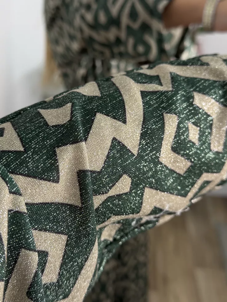 Conjunto brillo estampado verde y arena