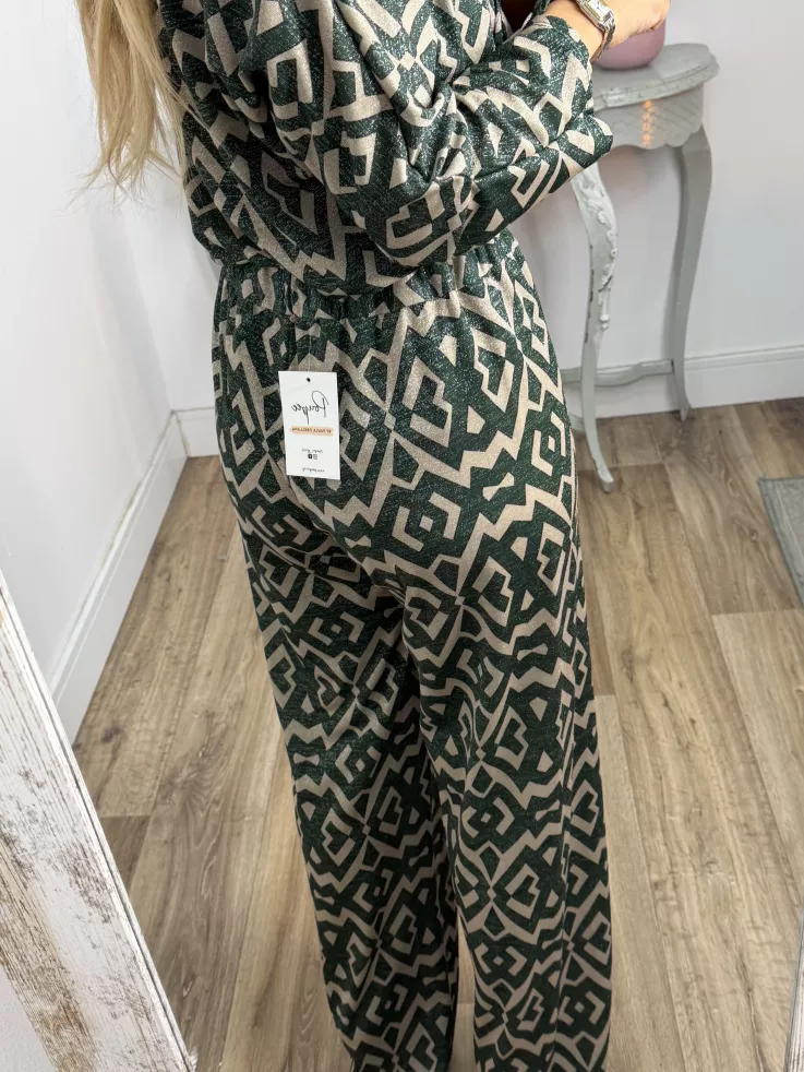 Conjunto brillo estampado verde y arena