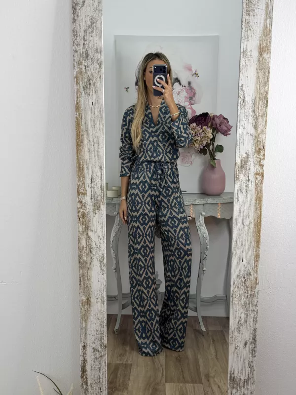 Conjunto brillo estampado azul y arenas