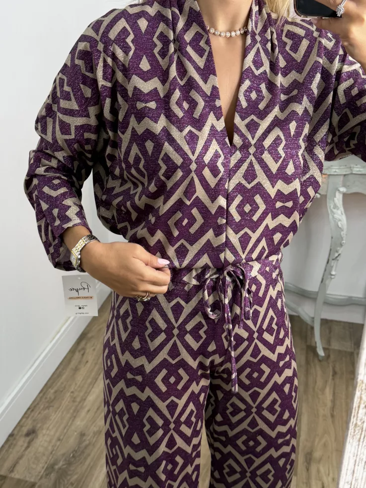 Conjunto brillo estampado morado y arena