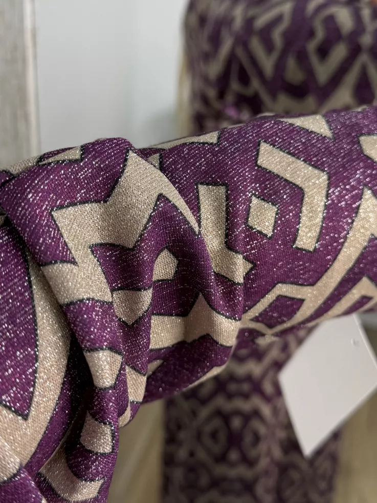 Conjunto brillo estampado morado y arena