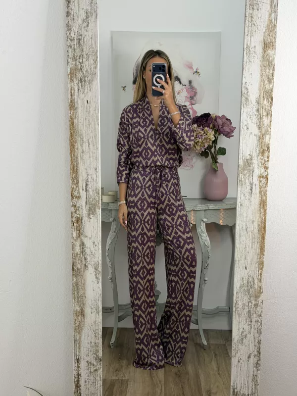 Conjunto brillo estampado morado y arena