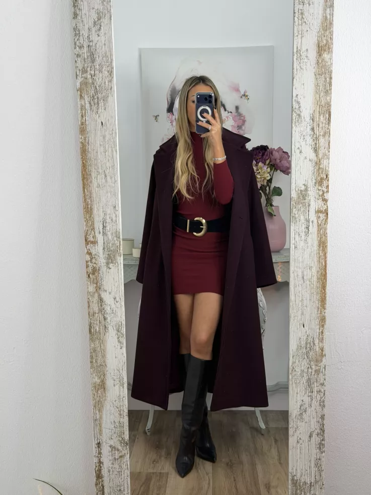 Vestido aberturas hombro burdeo