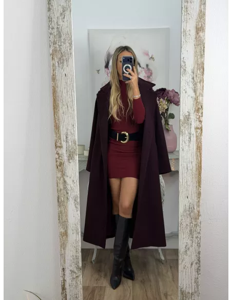 Vestido aberturas hombro burdeo