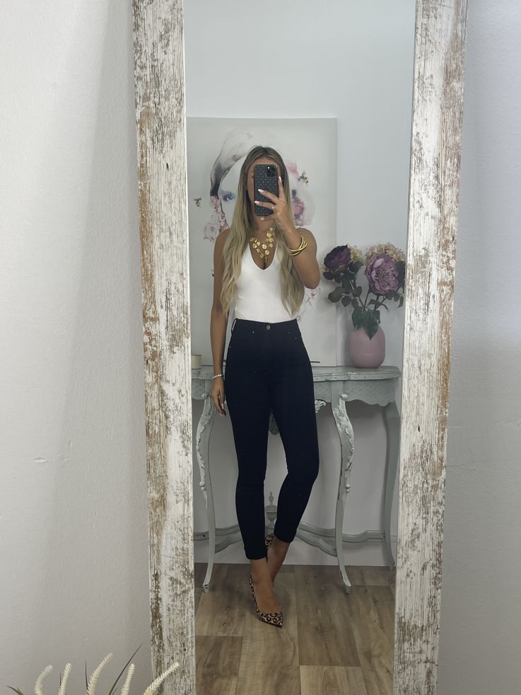 Jeans negro etiqueta roja