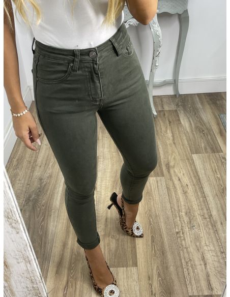 Jeans verde etiqueta roja