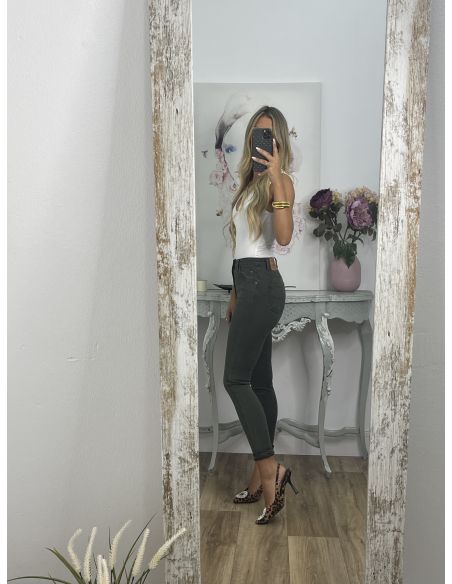 Jeans verde etiqueta roja