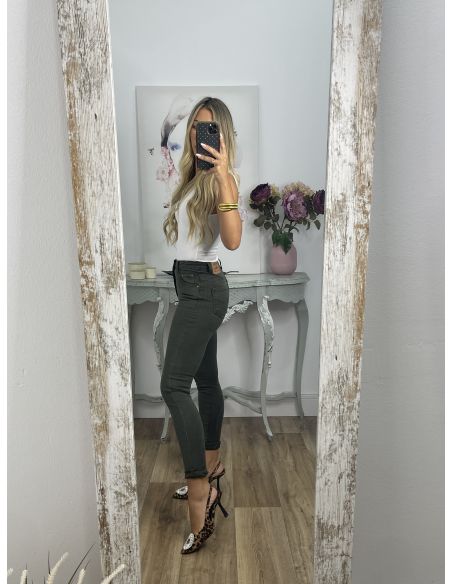 Jeans verde etiqueta roja