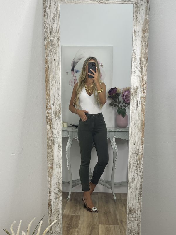 Jeans verde etiqueta roja