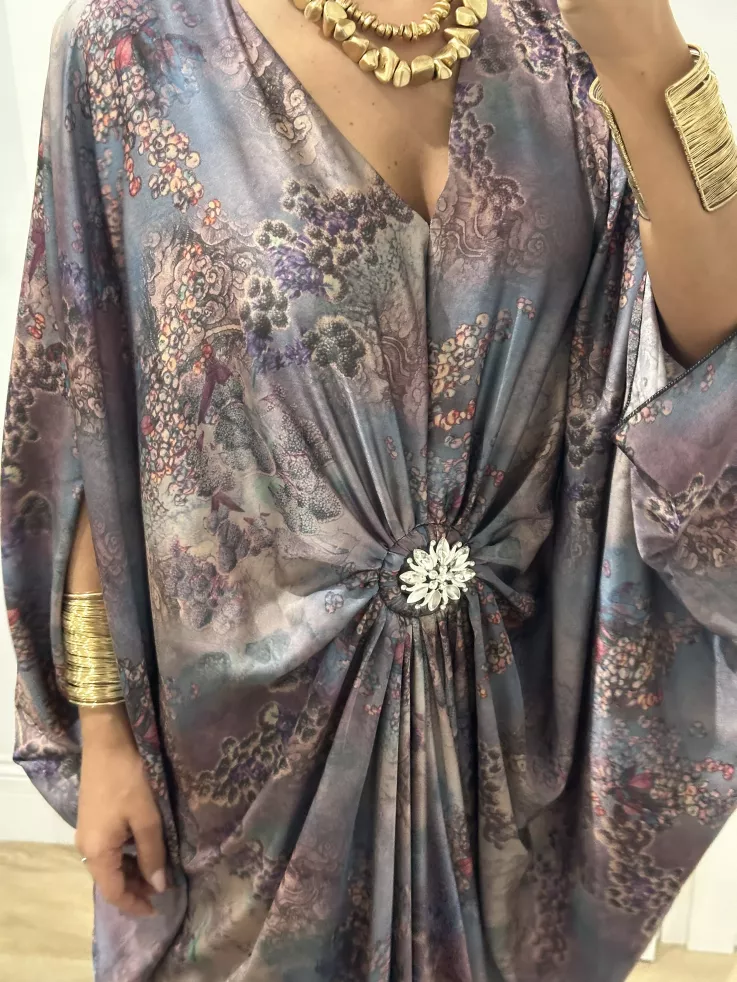 Vestido tipo túnica broche