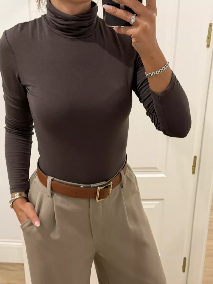 Camiseta Melissa cuello alto chocolate