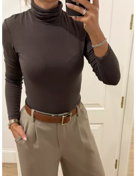 Camiseta Melissa cuello alto chocolate