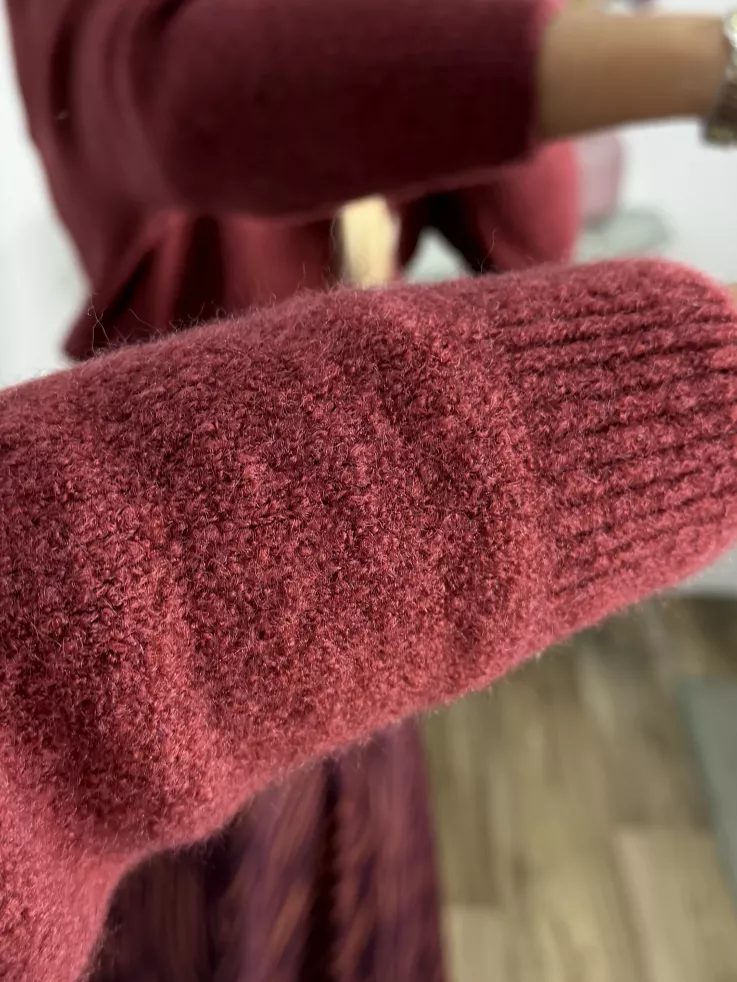 Rebeca de punto burdeos