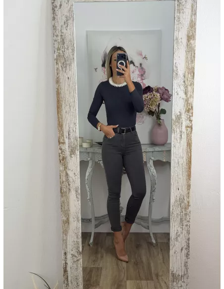 Jeans gris plomo etiqueta roja