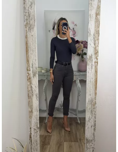 Jeans gris plomo etiqueta roja