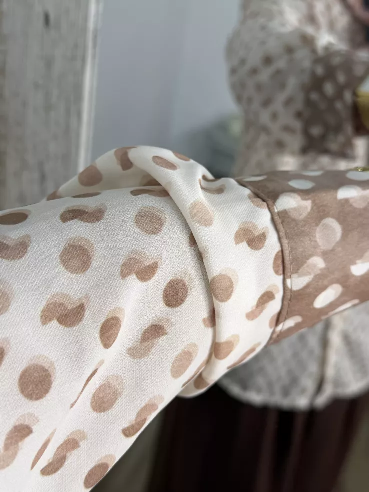 Camisa lazada lunares beige