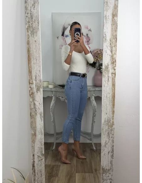 Jeans vaquero claro etiqueta roja