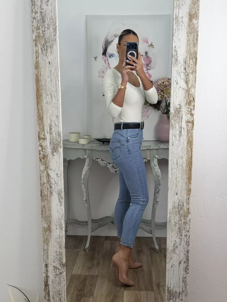 Jeans vaquero claro etiqueta roja