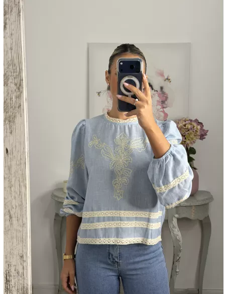 Camisa Chic azul bordada