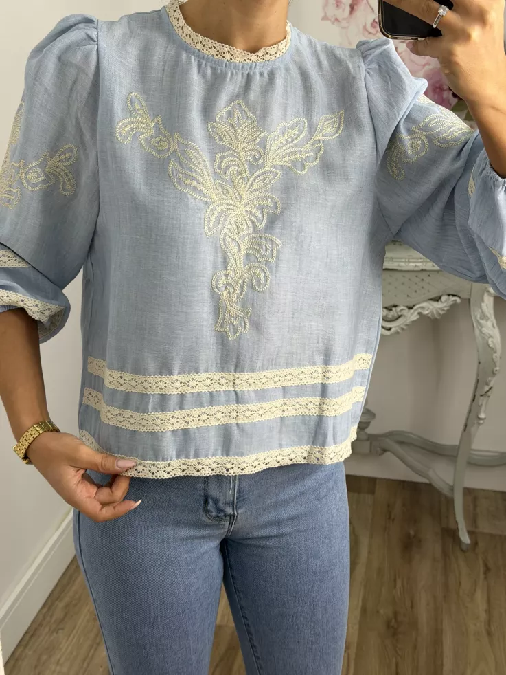 Camisa Chic azul bordada