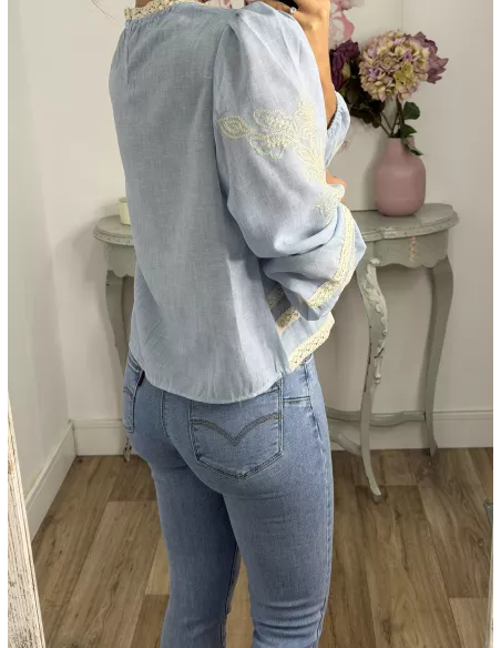 Camisa Chic azul bordada