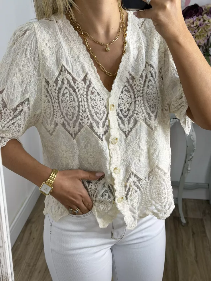 Chaqueta encaje beige abotonada