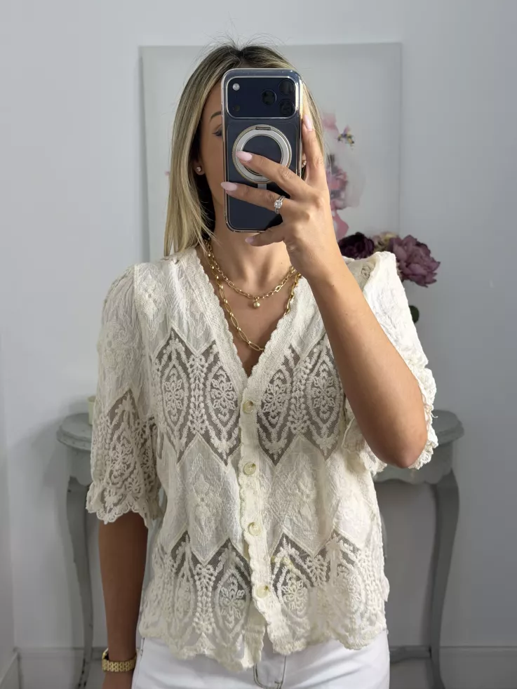 Chaqueta encaje beige abotonada