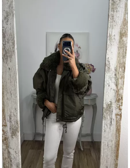 Abrigo tipo bomber color verde