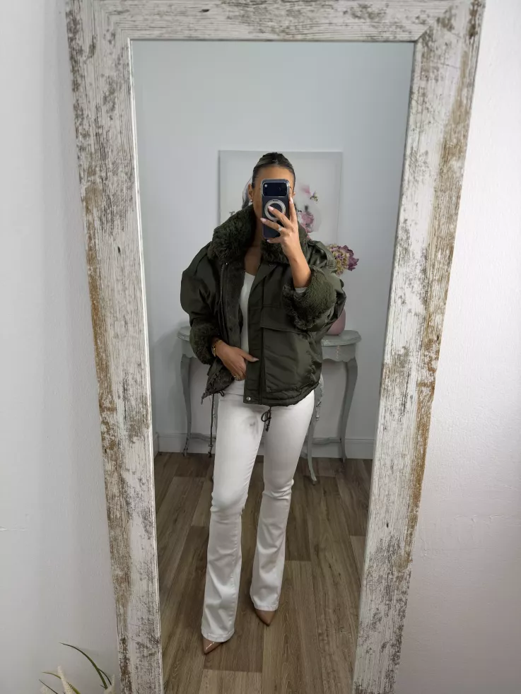 Abrigo tipo bomber color verde