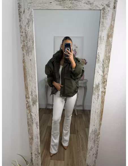 Abrigo tipo bomber color verde